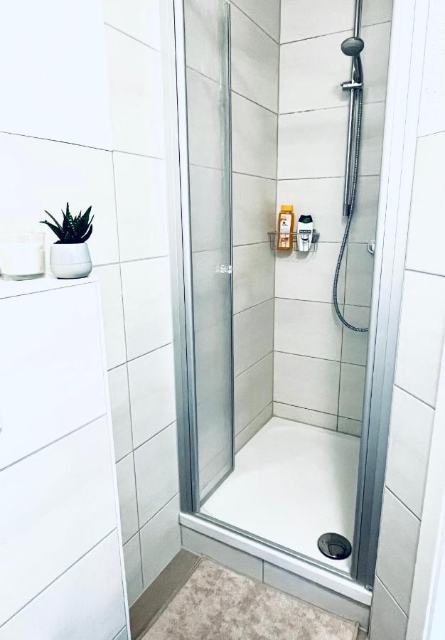Renoviertes Apartment In Zentraler Lage - Wlan, Smart-Tv, Kueche, Balkon Und Queensize-Bett Fuer 4 Gaeste Erfurt Dış mekan fotoğraf